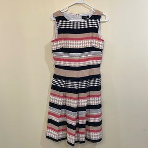 Sleeveless black, tan, white, and coral business Tahiti dress w/ pockets. Size 4